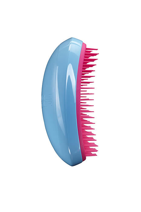 Tangle Teezer Расческа для волос Salon Elite. Blue BlushSE-BP-010313 Tangle Teezer Расческа для волос Salon Elite. Blue BlushSE-BP-010313Профессиональная распутывающая расческа Tangle Teezer Salon Elite идеально подходит для всех типов волос. Оригинальная форма зубчиков обеспечивает двойное действие и позволяет быстро и безболезненно расчесать влажные и сухие волосы. Благодаря эргономичному дизайну, расческу удобно держать в руках, не опасаясь выскальзывания.Товар сертифицирован.