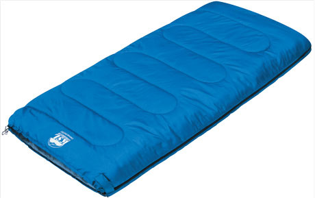 Спальный мешок-одеяло KSL Camping Comfort, цвет: синий, правосторонняя молния. 6253.010516253.01051 Спальный мешок-одеяло KSL Camping Comfort, цвет: синий, правосторонняя молния. 6253.010516253.01051С данной моделью спальника у вас больше никогда не возникнет никаких проблем при необходимости заночевать на природе.Спальный мешок-одеяло KSL Camping Comfort – лучший выбор для любителей летних походов. Внешний слой спальника сделан из полиэстера, а внутренний - из мягкого хлопка, нежного и весьма приятного на ощупь. Между ними расположено два слоя синтетического наполнителя. Наполнитель отлично сохраняет тепло, но при этом легок и пропускает воздух, благодаря чему ночевки в спальнике Camping Comfort будут комфортными. При необходимости вы можете состегнуть вместе два спальника, так как модель оборудована специальной молнией. Спальник легок в транспортировке и не займет много места в рюкзаке. Его удобно брать с собой даже хрупкой девушке. Кроме этого, за счет яркого синего цвета на спальнике не заметны загрязнения, что весьма актуально для людей, любящих походы. Но даже если после вылазки на природу вам понадобится его постирать, это можно сделать обычным способом.Название спального мешка-одеяла Camping Comfort говорит само за себя - с ним вам действительно будет очень удобно и невероятно комфортно во время любого похода в любые места!Размер в чехле: 47 см x 24 см.Внешняя ткань верх: Polyester 190T.Внешняя ткань низ: Polyester 190T.Внутренняя ткань: Polycotton.Утеплитель: APF-Isoterm 3D.