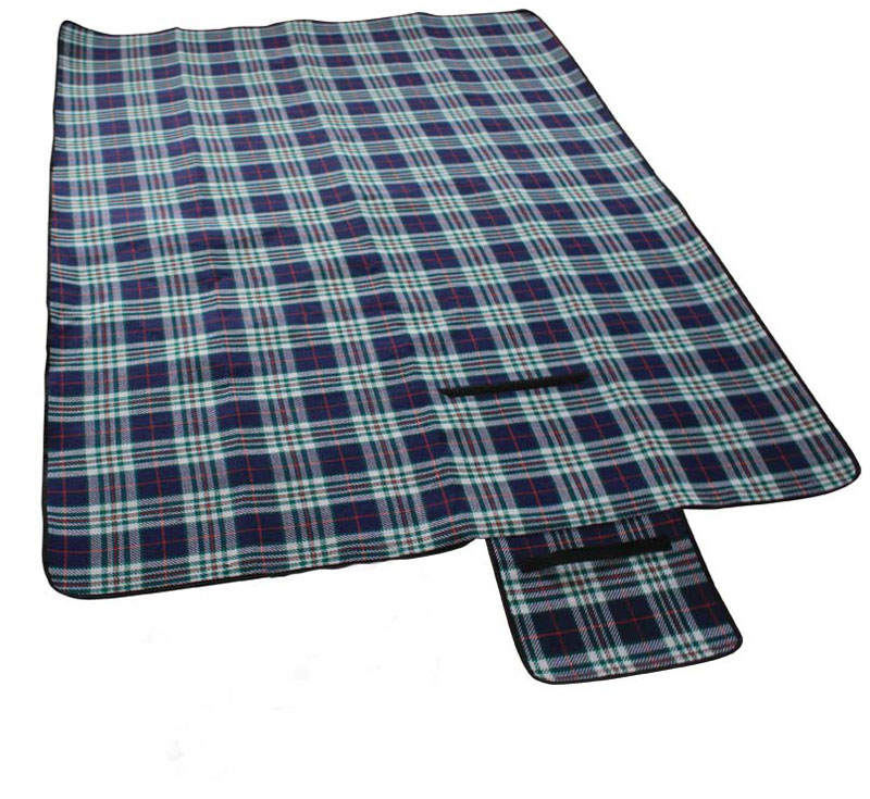 Коврик для пикника TREK PLANET Picnic Mat, цвет: синий70402 Коврик для пикника TREK PLANET Picnic Mat, цвет: синий70402Удобный и компактный коврик для пикника TREK PLANET Picnic Mat:- размер 135 х 170;- ткань внешняя: 100% непромокаемая подложка ПВХ, износостойкие материалы;- ткань внутренняя: полиэстер;- вес: 0,9 кг. Вы можете использовать его для организации стола или просто удобно расположиться на нем для отдыха. Коврик удобен в переноске и занимает мало места. Характеристики: Материал внешний: 100% непромокаемый ПВХ. Материал внутренний: 100% полиэстер.Размер упаковки (ДхШхВ), см: 40 х 20 х 15.