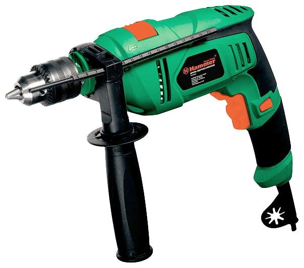 Hammer UDD650B дрельUdd650b Hammer UDD650B дрельUdd650bМодель оснащена ключевым патроном, что увеличивает надежность крепления оснастки в патроне (особенно при бурении), а, следовательно, гарантирует безопасность В зависимости от плотности материала, регулировка скорости вращения позволяет начать работу на малых оборотах (т.е. медленном сверлении), а в дальнейшем, при необходимости, увеличивать частоту вращения для качественной обработки материала Благодаря наличию реверса, ударную дрель можно использовать как шуруповерт Основная рукоять с антискользящим резиновым протектором снижает вибрацию при работе В комплектацию входит вторая рукоятка, она позволят надежно фиксировать инструмент в руках