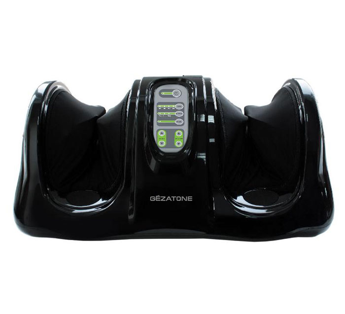Gezatone Массажер блаженство для ног Massage magic AMG7111301136 Gezatone Массажер блаженство для ног Massage magic AMG7111301136Массажер для профессионального воздействия на стопы и голени сочетает в себе техники восстанавливающего массажа Шиацу с интенсивным роликовым массажем. Быстро снимает усталость, улучшает самочувствие. Благодаря массажу Шиацу снимается напряжение в мышцах и суставах, восстанавливается нормальное кровоснабжение, стимулируется вывод застоявшейся жидкости.Воздействие роликами на активные точки стопы производит эффект рефлексотерапии, открывает энергетические каналы, способствует восстановлению общей работоспособности и снимает дискомфорт и усталость ног.Особенности:Прибор обеспечивает одновременный массаж активных точек на обеих ступнях, что дает в 3-5 раз более выраженный эффект, чем массаж каждой стопы по отдельности.Массажер ориентирован на индивидуальное использование: он буквально подстраивается под особенности строения стопы каждого человека.Вы получаете отличный профессиональный массаж и рефлексотерапию, как у лучших восточных специалистов, при этом не выходя из дома!Массажер для ног AMG711 можно установить дома или в офисе и в любое время получать релаксирующий массаж.Аппарат может быть использован, как часть восстановительной терапии при мигренях, спазмах в области плеч и шеи, хронической усталости, скачках давления, нарушениях менструального цикла (в случае тяжелых или хронических заболеваний необходима консультация врача!)В приборе установлены 4 автоматические программы массажа, среди которых всегда можно выбрать ту, которая подойдет именно Вам!Функция регулировки скорости вращения роликов добавляет комфорта процедурам массажа стоп.Прибор работает от сетевого адаптера, имеет стильный дизайн.Всего за 30-минутную процедуру массажа можно снять сильное напряжение и усталость, восстановить иммунитет и защитные функции организма, улучшить деятельность всех органов и структур!Доступная цена на массажер для ног Gezatone позволяет значительно сэкономить на походах в спа-салоны!Нельзя использовать массажер Massage Magic:Во время беременности.Людям с электронными медицинскими устройствами в организме, как, например, кардиостимулятор.При туберкулезе.При флебите или тробмозе вен.При диабете.При наличии медицинских искусственных частей ног, имплантатов или винтов внутри.При дисфункции суставов, как например, ревматизм, молоткообразный палец стопы, подагра или остеопороз.При высоком риске развития повышенной свертываемости крови вследствие каких-либо причин.