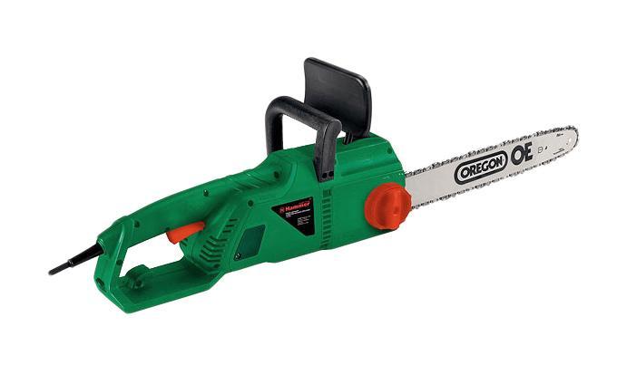 Пила цепная Hammer CPP1800BCPP1800B Пила цепная Hammer CPP1800BCPP1800BПила HAMMER СРР1800В предназначена для распиловки самого разного материала, подрезания плодовых, декоративных деревьев и кустарников, заготовки дров для печи, камина или строительства дома и бани. В отличие от бензиновых аналогов она не нуждается в заправке топливом, гораздо проще в использовании и при работе создает меньше шума.
