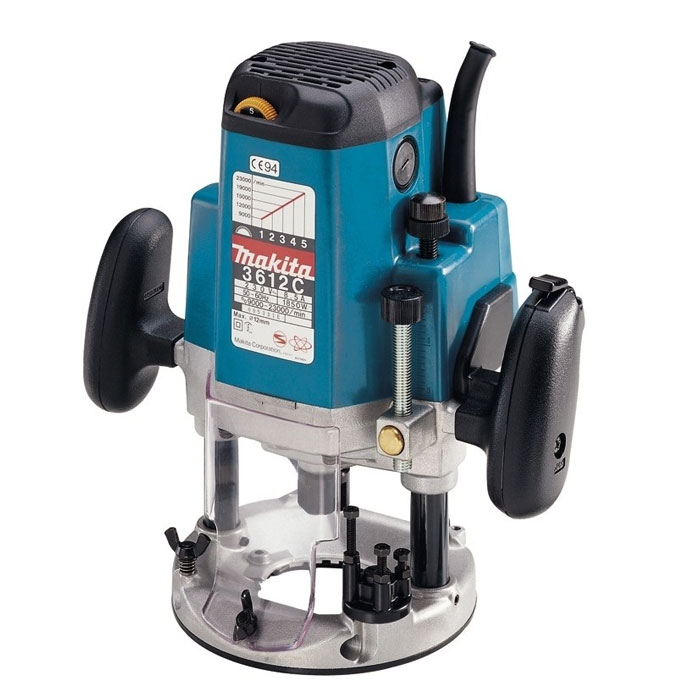 Фрезер электрический Makita 3612C110802 Фрезер электрический Makita 3612C110802Фрезер Makita 3612C - погружной фрезер профессионального класса с электронной регулировкой скорости и системой поддержания выбранного числа оборотов под нагрузкой. С этим фрезером вы сможете выполнять любые профессиональные задачи и без труда справитесь с любой работой. Хоть фрезер Makita 3612C и нельзя назвать новой моделью, он не уступает по популярности самым современным инструментам своего класса. Профессионалы ценят эту модель за надежность, мощность и способность работать в тяжелых производственных условиях. От базовой модели Makita 3612, которая тоже есть в нашем каталоге, фрезер Makita 3612C отличается наличием некоторых дополнительных функций. С этим фрезером можно будет начинать работу аккуратнее, так как у него есть не только система плавного пуска, но и электронная регулировка числа оборотов, которая позволяет контролировать скорость работы и выбирать нужное число оборотов в диапазоне 9000-22000 вращений в минуту. Кроме того, у этой модели присутствует и система стабилизации оборотов, которая может поддерживать одно и тоже число оборотов при скачках нагрузки. Во всем остальном фрезер Makita 3612C полностью соответствует базовой модели. У фрезера есть электрический тормоз, благодаря которому фреза не вращается инерционно, а мгновенно прекращает движение при выключении двигателя. Польза от такой функции довольно ощутима, так как процесс работы пойдет быстрее, а обрабатываемая деталь будет застрахована от случайных повреждений. Точная регулировка глубины фрезерования позволяет качественно и профессионально выполнять любую задачу, а шариковые подшипники добавляют конструкции прочности, продлевая срок эксплуатации инструмента. Фрезер Makita 3612C комплектуется цанговым патроном на 12 мм, который отлично удерживает насадки этого диаметра. В комплект так же входят два переходника, которые дадут возможность использовать фрезы с диаметром хвостовика 6 и 8 мм. Менять фрезы удобнее и быстрее позволит блокировка вращения шпинделя. Данный фрезер обладает всеми функциями профессионального инструмента и удобен не только для стационарного использования, но и для ручной обработки деталей.Особенности: Электронный тормоз двигателя для быстрой остановки фрезыЭлектронная регулировка числа оборотовСистема стабилизации оборотов для поддержания выбранной скорости работыМеханизм фиксации шпинделя для более удобной и быстрой смены фрезВозможность выбора глубины с точностью до миллиметраТри фиксированных глубины фрезерованияПрочная и долговечная конструкция с шариковыми подшипникамиПлавный пуск для более аккуратного начала работыВозможность подключения пылесоса.