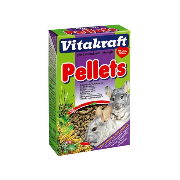 Корм для шиншилл Vitakraft Pellets, 400 г18113 Корм для шиншилл Vitakraft Pellets, 400 г18113Корм для шиншилл Vitakraft Pellets - это идеальная основная диета для вашего пушистого зверька: гранулы с добавлением солода. Рецептура без содержания сахара и с умеренным количеством нутриентов обогащена незаменимыми витаминами и грубой клетчаткой для поддержания здорового пищеварения. Этот корм подойдет для особо привередливых зверьков: поскольку в нем содержатся только гранулы, то шиншилла не будет выбирать, оставляя какую-то часть корма несъеденной.Аппетитные гранулы с добавлением солода; Богаты клетчаткой, витаминами и минералами; Не содержит сахара, усилителей вкуса и консервантов.Состав: компоненты растительного происхождения (15% пшеница), злаки, минеральные вещества. Анализ состава: 16% протеин, 2,8% жиры, 18,4% клетчатка, 11,5% влажность, 10% зола.Товар сертифицирован.
