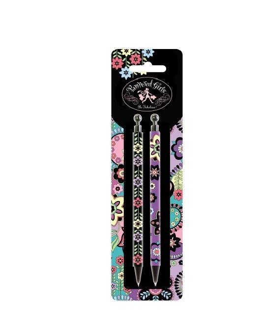Карандаши механические2 шт Pampered Girls Клематис22366 Карандаши механические2 шт Pampered Girls Клематис22366Механические карандаши «Pampered Girls» серии «Клематис» имеют выдвигающийся с помощью кнопки стержень, который можно вручную спрятать обратно внутрь. Поэтому они не потребуют заточки, не сломаются во время переноски и не испачкают пенал и карманы ребенка. В наборе 2 механических карандаша. Состав: пластик, металл, чернографитный грифель. Срок годности не ограничен. Поверхность: Бумага. . Материал: Пластик.