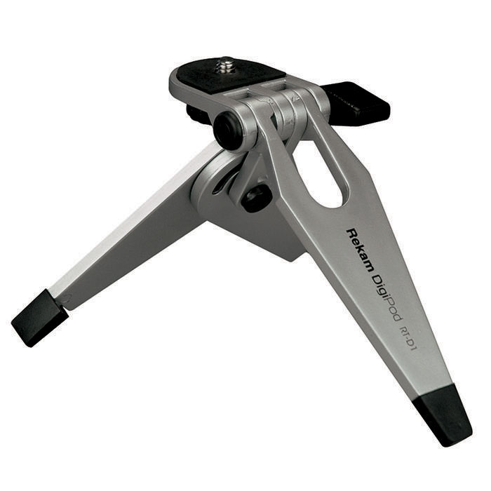 Rekam DigiPod RT-D1N штатив фото-видеоRT-D1N DigiPod Rekam DigiPod RT-D1N штатив фото-видеоRT-D1N DigiPodКомпактный штатив Rekam DigiPod RT-D1N изготовлен из высококачественного алюминия с использованием компонентов сверхпрочного пластика и особой тепловой обработкой покрытия поверхностей. Легкость и устойчивость штативов Rekam DigiPod позволяет пользователю быть абсолютно мобильным и оперативным в работе. Модели DigiPod отличает стильный дизайн, эргономичность элементов управления процессом съемки, небольшой вес и компактные размеры. В комплект входит сумка-чехол, предназначенная для хранения и транспортировки штатива.