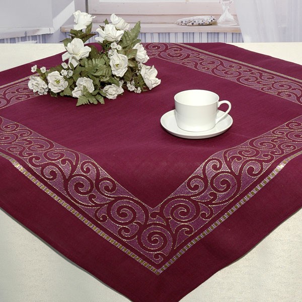 Скатерть Schaefer, квадратная, цвет: сиреневый, 85x 85 см. 06906-10006906-100 Скатерть Schaefer, квадратная, цвет: сиреневый, 85x 85 см. 06906-10006906-100Скатерть Schaefer изготовлена из полиэстера и украшена вышивкой в виде узоров.Изделия из полиэстера легко стирать: они не мнутся, не садятся и быстро сохнут, они более долговечны, чем изделия из натуральных волокон. Кроме того, ткань обладает водоотталкивающими свойствами. Такая скатерть будет просто не заменима на кухне, а особенно на вашем обеденном столе на даче под открытым небом. Скатерть Schaefer не останется без внимания ваших гостей, а вас будет ежедневно радовать ярким дизайном и несравненным качеством.Немецкая компания Schaefer создана в 1921 году. На протяжении всего времени существования она создает уникальные коллекции домашнего текстиля для гостиных, спален, кухонь и ванных комнат. Дизайнерские идеи немецких художников компании Schaefer воплощаются в текстильных изделиях, которые сделают ваш дом красивее и уютнее и не останутся незамеченными вашими гостями. Дарите себе и близким красоту каждый день! Изысканный текстиль от немецкой компании Schaefer - это красота, стиль и уют в вашем доме.