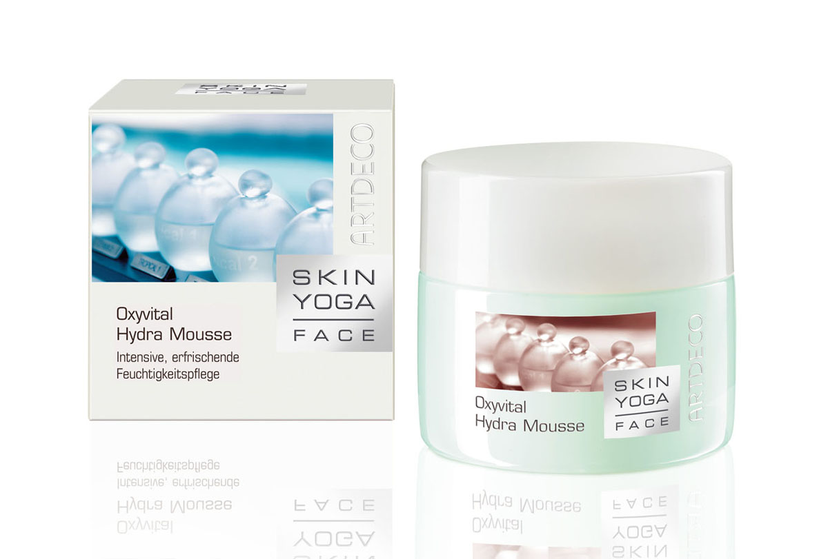 Artdeco Мусс для лица Skin Yoga, увлажняющий, с оксивиталом, 50 мл6412 Artdeco Мусс для лица Skin Yoga, увлажняющий, с оксивиталом, 50 мл6412Увлажняющий мусс Artdeco Skin Yoga - это легкий, инновационный крем-мусс, который мгновенно впитывается в кожу и придает ей свежий и отдохнувший вид. Активный компонент Oxyvital повышает уровень поглощения кислорода клетками кожи, чайный гриб комбуча стимулирует функции кожи по выведению токсичных веществ, накапливающихся в коже под влиянием окружающей среды, а экстракт гриба шиитаке оказывает увлажняющее и укрепляющее действие. Это интенсивное освежающе и увлажняющее средство является идеальной основой под макияж. Подходит для всех типов кожи.Товар сертифицирован.