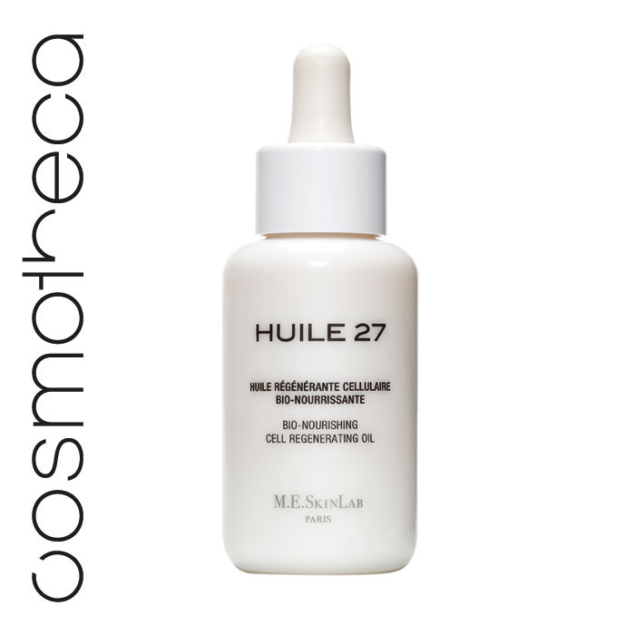 Cosmetics 27 Био-питательное масло Huile 27 для лица, волос и тела, восстанавливающее, 50 млCM27009 Cosmetics 27 Био-питательное масло Huile 27 для лица, волос и тела, восстанавливающее, 50 млCM27009Особая формула масла Huile 27 – это смесь 7 натуральных растительных масел. В его состав входят такие эксклюзивные ингредиенты, как экстракт центеллы азиатской – ведущего ингредиента средств Cosmetics 27. Входящие в состав масла элементы были тщательно отобраны, а их дозировка строго выверена. Таким образом,масло комплексно воздействует накожу, давая видимые результаты. В итоге достигается не только заметный, но действительно поразительный результат. Масло питает, смягчает и в буквальном смысле обновляет кожу. Мягкая и интенсивно увлажненная, она вновь засияет красотой и здоровьем. Вы можете варьировать дозировку средства в зависимости от вашего желания и состояния кожи.Масло Huile 27 является прекрасной защитой от агрессивного климата, способного навредить нежной коже. Вы можете наносить масло на лицо, тело и даже на волосы. Благодаря своей текстуре легко ложится на кожу. При использовании на кончиках волос масло оказывает укрепляющее действие и возвращает волосам блеск. Huile 27 обладает антивозрастным эффектом, питает, смягчает, восстанавливает и защищает кожу. Масло поставляет в кожу важнейшиепитательные вещества, помогая ей выполнять основные функции иобновляя клетки эпидермиса. Помимо питания и смягчения кожи масло также выполняет две немаловажные функции:способствует регенерации кожного покрова (жирные кислоты Омега-6 и Омега-3) и защищает кожу благодаря входящим в его состав антиоксидантам (Витамин Е). Характеристики:Объем: 50 мл. Артикул: CM27009. Производитель: Франция. Товар сертифицирован.
