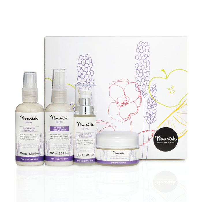 Nourish Подарочный набор для ухода за лицом Relax, для чувствительной кожи: молочко, очищающее, тоник-мист, увлажняющий, крем для лица, увлажняющий, сыворотка для лица, питательнаяУТ000001022 Nourish Подарочный набор для ухода за лицом Relax, для чувствительной кожи: молочко, очищающее, тоник-мист, увлажняющий, крем для лица, увлажняющий, сыворотка для лица, питательнаяУТ000001022Подарочный набор Relax содержит продукты для ухода за чувствительной кожей: очищающее молочко, увлажняющий тоник-мист, увлажняющий крем для лица и питательную сыворотку. Нежное очищающее молочко Relax с ярким ароматом провансальской лаванды разработано косметологами Nourish для бережного удаления макияжа и очищения от загрязнений. На 98% состоит из органических компонентов.- Масло лаванды обладает свойством деликатно успокаивать раздраженную кожу. - Экстракт брусники питает и насыщает ее, оказывает тонизирующее воздействие на кожу, повышает ее упругость и укрепляет стенки эпидермиса. Кроме того, брусничный экстракт является мощным антиоксидантом, предупреждающим старение. Смягчающий тоник-мист глубоко увлажняет кожу, что необходимо для нормального функционирования клеток. В составе: -масло лаванды деликатно успокаивает кожу; -кумарин, добываемый из плодов диптерикса душистого, обладает фотозащитными свойствами, оберегая нежную кожу от негативного воздействия ультрафиолета. Увлажняющий крем для лица сожержит органические масла ши и бурачника, которые способствую глубокому питанию и увлажнению кожи. Сыворотка с тонким лавандовым ароматом способствует глубокому увлажнению и питанию кожи. Обладает охлаждающим эффектом и придает коже заметно более здоровый и красивый вид. Гиалуроновая кислота, трипептид-5 в сочетании с растительными экстрактами успокаивают кожу, делает ее более упругой и мягкой на ощупь, уменьшает покраснения. Сыворотка рекомендована для обладателей чувствительного типа кожи, склонного к раздражениям и высыпаниям: она улучшает общий тон кожи и визуально выравнивает ее рельеф.Товар сертифицирован.