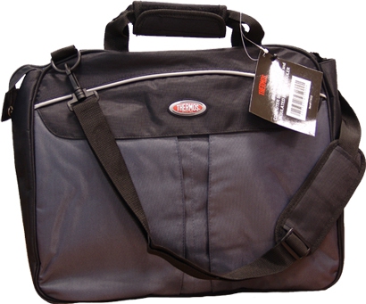 Сумка для ноутбука Thermos Briefcase, 15735324 Сумка для ноутбука Thermos Briefcase, 15735324Сумка Thermos Briefcase - это эргономичная и стильная сумка для вашего ноутбука с дисплеем до 15 дюймов. Изделие имеет большое отделение для компьютера и отделение для различных ученических принадлежностей школьников и студентов, деловых бумаг, закрывающиеся на змейку. Внутри сумка оснащена изотермическим кармашком на завязках для бутылок с напитками. На передней стенке сумка имеет два небольших кармана на липучках, на задней стенке имеется дополнительное отделение во весь размер сумки на небольшой змейке. Сумка переносится на регулируемом плечевом ремне, выполнена из прочных износостойких материалов.Размер сумки: 34 см х 40 см х 10 см.