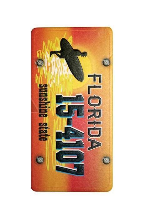 Ароматизатор Phantom Pin Up Florida3262 Ароматизатор Phantom Pin Up Florida3262Ароматизатор Phantom Pin Up Florida имеет аромат классической французской ванили. Предназначен для автомобиля, а также для небольших помещений. Выполнен из картона и снабжен специальной нитью для подвешивания. Аромат держится до 40 дней. Серия выполнена в известном стиле американской графики Pin Up, популярность которого не угасает с 40-х годов. Уникальный дизайн, нет аналогов на рынке! Высокое качество печати. Очаровательные сюжеты этой серии никого не оставят равнодушными! Ароматизаторы Phantom создают в салоне автомобиля благоприятную и непринужденную атмосферу, как для водителя, так и для пассажиров. В отличие от традиционных освежителей воздуха, Phantom обладают не только превосходными ароматами, но и стильным и приятным дизайном. Качество ароматизаторов Phantom постоянно поддерживается на высоком уровне, а в производстве ароматов используется только качественные ингредиенты. Состав: картон, ароматическая отдушка. Размер ароматизатора: 6 см х 12 см.