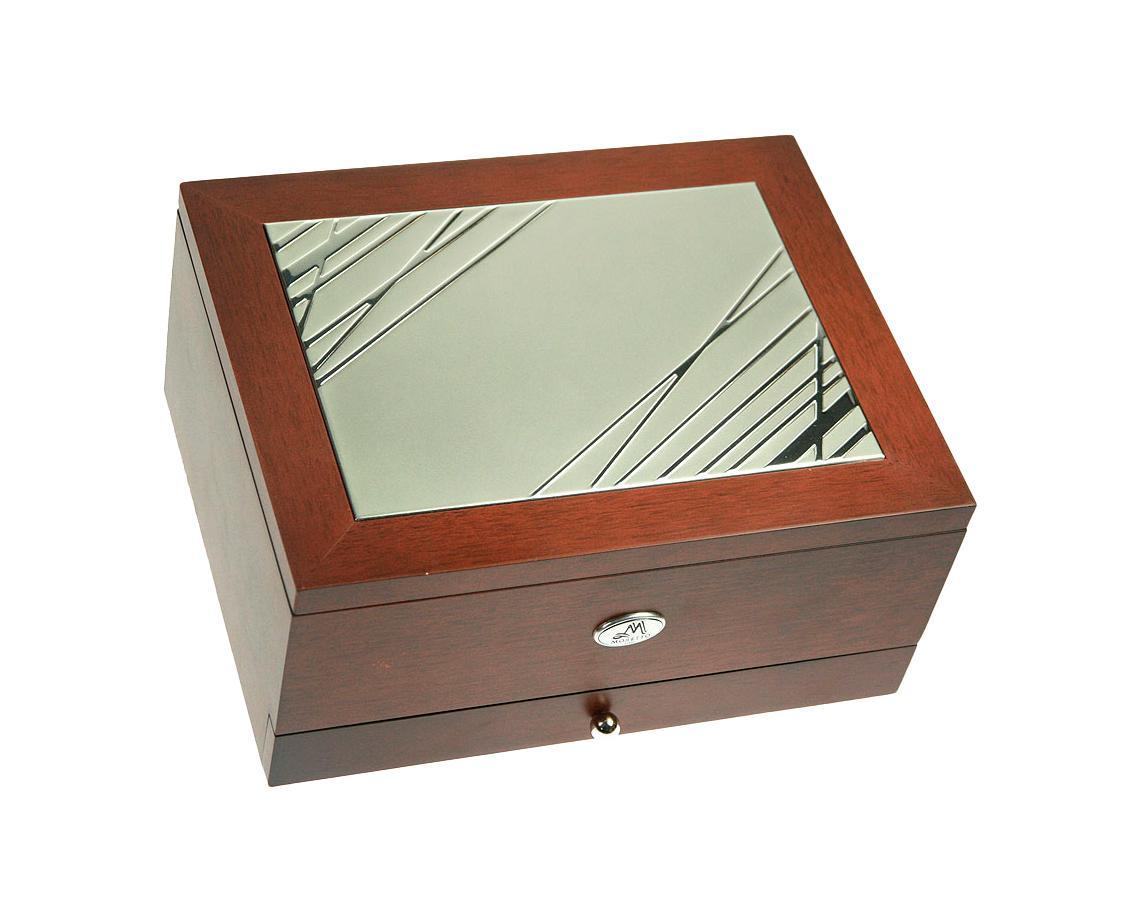 Шкатулка для мужчин Moretto, двухъярусная, 24 см х 19 см х 11 см. 139546139546 Шкатулка для мужчин Moretto, двухъярусная, 24 см х 19 см х 11 см. 139546139546Шкатулка Русские подарки MORETTO 139546 сохранит ваши ювелирные изделия в первозданном виде. С ней вы сможете внести в интерьер частичку элегантности. Данная модель выполнена из качественных материалов и станет оригинальным подарком. Характеристики: Материал: дерево (МДФ), металл (алюминий), текстиль. Цвет: коричневый. Размер шкатулки (ДхШхВ): 24 см х 19 см х 11 см.