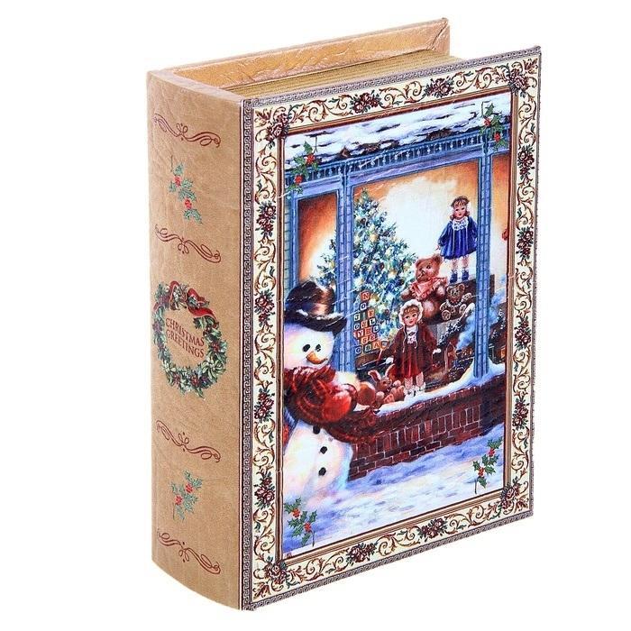 Шкатулка Sima-land Снеговик у магазина с новогодними игрушками, 17 см х 12,5 см х 4,5 см. 175232175232 Шкатулка Sima-land Снеговик у магазина с новогодними игрушками, 17 см х 12,5 см х 4,5 см. 175232175232Наверное, не найдется такого дома, в котором не было бы шкатулок, ведь эти предметы – не только эффектное украшение интерьера, но и практичный аксессуар, который поможет поддержать порядок и улучшить функциональную организацию пространства. Истинная хозяйка дома, элегантная леди, любительница украшений – любая дама найдет, чем можно заполнить такую шкатулку! Шкатулка Снеговик у магазина с новогодними игрушками – стильный подарок для уютного дома.