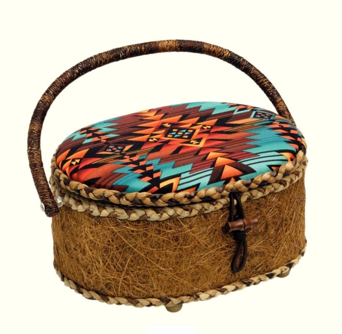 Шкатулка для рукоделия Ethno, овальная, 23 см х 18 см х 10 см4002276122512 Шкатулка для рукоделия Ethno, овальная, 23 см х 18 см х 10 см4002276122512Шкатулка для рукоделия в форме корзины в стиле этно. Выполнена в отличном дизайне с дуба темного цвета. Здесь вы можете хранить множество безделушек для своего любимого занятия. Отличный подарок на праздник для человека, которого вы любите и уважаете.
