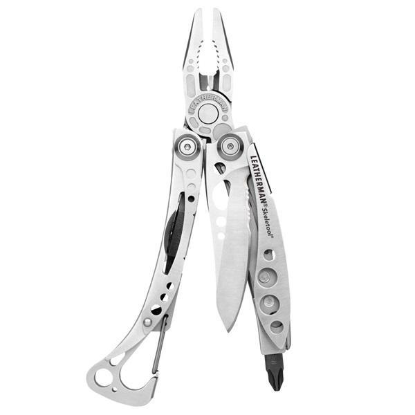 Leatherman Skeletool мультитул. Подарочная упаковка830922 Leatherman Skeletool мультитул. Подарочная упаковка830922Самые необходимые опции в новом мультитуле Leatherman Skeletool! Особенности:нож из нержавеющей стали; плоскогубцы; крепление для бит и карабин, совмещенный с бутылочным ключом; съемная клипса позволяет легко закрепить инструмент на ремне или рюкзаке; поставляется в эксклюзивной жестяной упаковке. Характеристики: Материал:нержавеющая сталь. Длина (в сложенном виде): 10 см. Вес:142 гр. Производитель:США. Инструменты Leatherman произведены в США. Только у ТМ Leatherman действительная Фирменная Гарантия 25 лет, она осуществляется путем обмена поврежденного изделия на новое. Без экспертиз и долгого ожидания. Продукция сертифицирована на территории РФ.Гарантийный срок25 лет. Возврат товара возможен только через сервисный центр.Время работысервисного центра: Пн-чт: 10.00-18.00Пт:10.00- 17.00Сб, Вс: выходные дниАдрес:129223, Россия, Москва, пр-кт Мира, 119 (ВВЦ), строение 323.