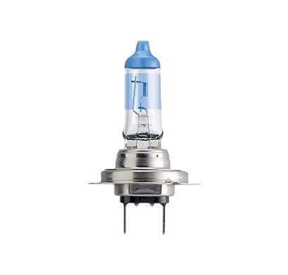 Лампа автомобильная галогенная Philips WhiteVision, для фар, цоколь H7 (PX26d), 12V, 55W12972WHVB1 (бл.) Лампа автомобильная галогенная Philips WhiteVision, для фар, цоколь H7 (PX26d), 12V, 55W12972WHVB1 (бл.)Галогенная лампа для автомобильных фар Philips WhiteVision произведена из запатентованного кварцевого стекла с УФ фильтром Philips Quartz Glass. Кварцевое стекло Philips в отличие от обычного твердого стекла выдерживает гораздо большее давление смеси газов внутри колбы, что препятствует быстрому испарению вольфрама с нити накаливания. Кварцевое стекло выдерживает большой перепад температур, при попадании влаги на работающую лампу изделие не взрывается и продолжает работать. Лампы Philips WhiteVision излучают интенсивный белый свет с ксеноновым эффектом, что создает идеальные условия для вождения в ночное время. Благодаря повышенной яркости и цветовой температуре до 4300К лампы мгновенно рассеивают темноту: яркость чистого белого света увеличена на 40%. Повышенный уровень безопасности: более длинный световой пучок и на 60% больше света. Это обеспечивает лучшую видимость на дороге и позволяет предотвращать потенциально аварийные ситуации. Обладая цветовой температурой ксеноновых ламп и стильным белым цоколем, лампы WhiteVision идеально подходят для головного освещения.Автомобильные галогенные лампы Philips удовлетворят все нужды автомобилистов: дальний свет, ближний свет, передние противотуманные фары, передние и боковые указатели поворота, задние указатели поворота, стоп-сигналы, фонари заднего хода, задние противотуманные фонари, освещение номерного знака, задние габаритные/стояночные фонари, освещение салона.
