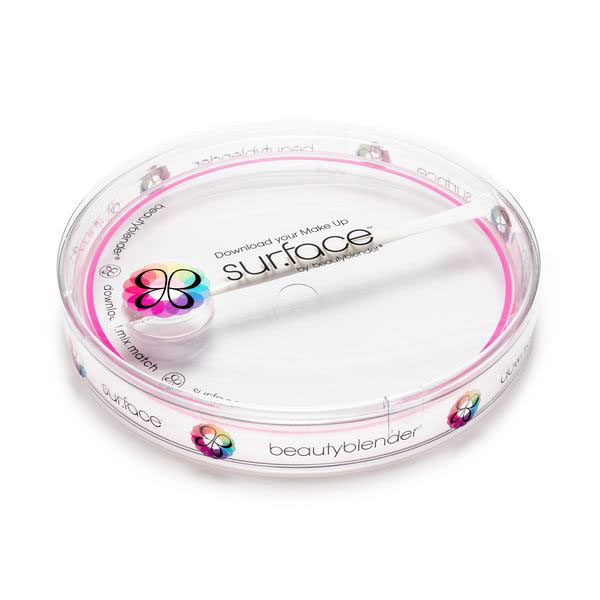 Beautyblender Палитра для макияжа Sur.Face ProБП-00001387 Beautyblender Палитра для макияжа Sur.Face ProБП-00001387Палитру Beautyblender Sur.Face Pro оценят истинные художники-профессионалы макияжа. Палитра предназначена для смешивания тональных кремов, теней и других средств для макияжа. Палитра имеет 5 специальных углублений для смешивания косметических средств, отверстие для фиксации руки и палочку-лопатку для перемешивания и нанесения косметики. Товар сертифицирован.