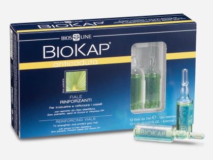 BioKap Средство для укрепления и защиты волос от выпадения в ампулах, 12 х 7 млBL35 BioKap Средство для укрепления и защиты волос от выпадения в ампулах, 12 х 7 млBL35Формула этого косметического средства основана на растительных ингредиентах мягкого воздействия и разработана для восстановления красоты и здоровья ваших волос. Основные активные компоненты: экстракты Olax dissitiflora, Cinchona (коры Хинного дерева), Capsicum (стручкового красного перца), Achillea (Тысячелистника), Urtica (Крапивы) и масла семян Тыквы и Saw palmetto (Со Палметто). При использовании возможно кратковременное покраснение и легкое покалывание кожи головы. Избегайте контакта препарата с глазами. В случае попадания препарата в глаза немедленно тщательно промойте глаза водой. Ампула рассчитана на однократное применение.