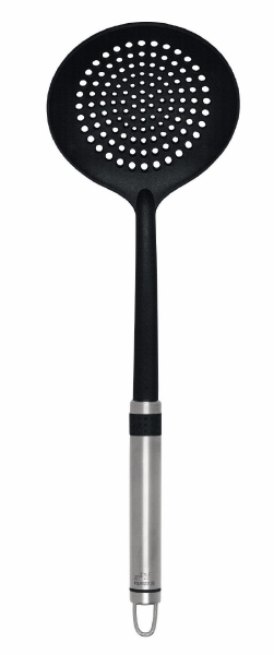 Шумовка Brabantia Profile, цвет: стальной матовый, черный. 363689363689 Шумовка Brabantia Profile, цвет: стальной матовый, черный. 363689363689Поможет достать готовые овощи из бульона или картофель фри из фритюра. Излишний жир и жидкость стекают через прорези. Не царапает посуду с антипригарным покрытием – эластичный пластик и сглаженные формы. Имеет длительный срок службы – высококачественный огнеупорный нейлон (макс. 220°C). Ручка из нержавеющей стали с петелькой для подвешивания. Бесшовная конструкция – гигиеничность и удобство очистки. Подходит для мытья в посудомоечной машине. Имеется сочетающийся по стилю настенный держатель (рейлинг). В комплект не входит.