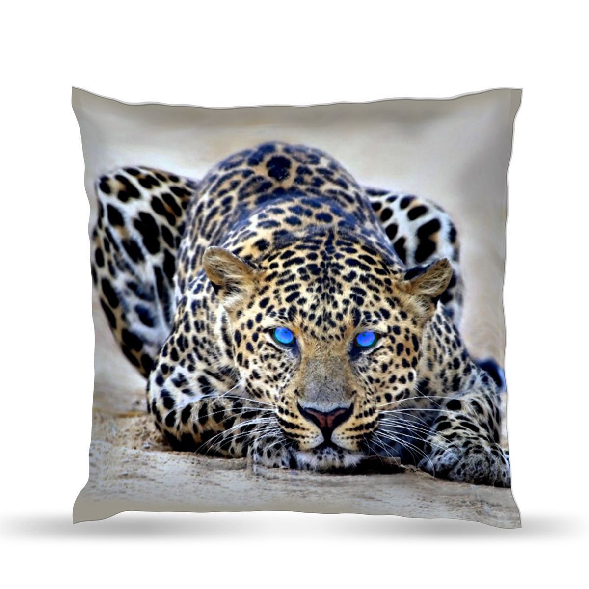 Подушка декоративная GiftnHome Леопард, 35 х 35 смPLW-35 Leo Подушка декоративная GiftnHome Леопард, 35 х 35 смPLW-35 LeoДекоративная подушка GiftnHome Леопард прекрасно дополнит интерьер спальни или гостиной. Чехол подушки выполнен из гладкого и приятного на ощупь атласа (искусственного шелка). Лицевая сторона украшена фотопечатью с изображением леопарда. Оборотная сторона - голубого цвета. Внутри - мягкий наполнитель (холлофайбер). Чехол легко снимается благодаря молнии.Красивая подушка создаст в доме уют и станет прекрасным элементом декора.
