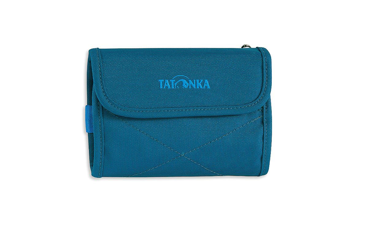 Кошелек Tatonka Euro Wallet, цвет: темно-синий. 2981.1502981.150 Кошелек Tatonka Euro Wallet, цвет: темно-синий. 2981.1502981.150Модный кошелек Tatonka Euro Wallet выполнен из плотного полиэстера и оформлен декоративной прострочкой и названием бренда на лицевой стороне. Кошелек закрывается клапаном на застежку-липучку. Внутри - два отделения для купюр (одно из которых на застежке-молнии), четыре кармашка для кредитных карт, прозрачное пластиковое окошко, потайной кармашек, эластичный фиксатор и кольцо для крепления ключей или брелока. Обратная сторона кошелька дополнена декоративной молнией.Многофункциональный кошелек займет достойное место среди ваших аксессуаров.