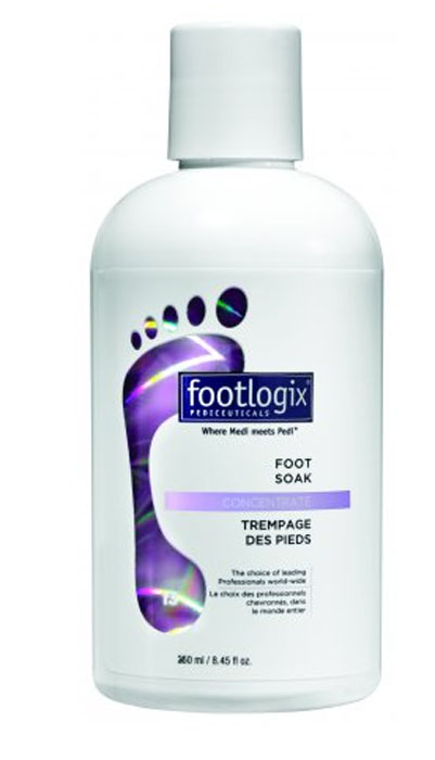 Footlogix Мыло жидкое анти-бактериальное для ног, 250 млFXP13R0250-13 Footlogix Мыло жидкое анти-бактериальное для ног, 250 млFXP13R0250-13Эффективное мягкое очищающее средство и увлажняющая ванна для ног Ванна для ног мягко очищает, увлажняет и смягчает сухую, грубую кожу и мозоли, подготавливает кожу для педикюра – для достижения оптимального результата. Содержит мочевину и антимикробные компоненты, имеет сбалансированныи? рН. Не содержит алкоголь и синтетические масла. Имеет легкии? свежии? аромат. Может использоваться для диабетиков, людеи? с чувствительнои? кожеи? и страдающих аллергиеи?. Гигиеническои? дозатор помогает отмерить необходимое количество продукта, предотвращает взаимодеи?ствие с воздухом и окисление продукта, в результате чего имеет более длительныи? срок хранения. Используется как подготовительныи? шаг для любои? процедуры для ног.