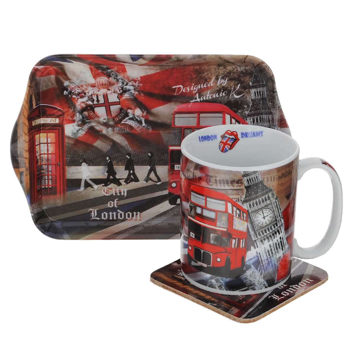 Набор чайный GiftnHome Лондон, 3 предметаM07066/3-L1 Набор чайный GiftnHome Лондон, 3 предметаM07066/3-L1Чайный набор GiftnHome Лондон состоит из кружки, подноса и подставки под кружку. Все изделия декорированы красочным изображением достопримечательностей Лондона. Кружка изготовлена из высококачественного фарфора и оснащена удобной ручкой. Поднос изготовлен из высококачественного пластика и предназначен для красивой сервировки стола. Подставка под кружку изготовлена из пробки. Ламинированное покрытие подставки обеспечивает стойкость к высоким температурам. Такая подставка защитит поверхность стола от загрязнений и воздействия высоких температур напитка. Оригинальный набор порадует вас своим дизайном и станет неизменным атрибутом чаепития. Чайный набор GiftnHome Лондон прекрасно подойдет в качестве сувенира и привнесет индивидуальности в обычную сервировку стола. Диаметр кружки: 8 см.Высота: 9,5 см.Объем: 360 мл. Размер подноса: 21 см х 14 см х 1,7 см. Размер подставки: 10 см х 10 см х 2 см.