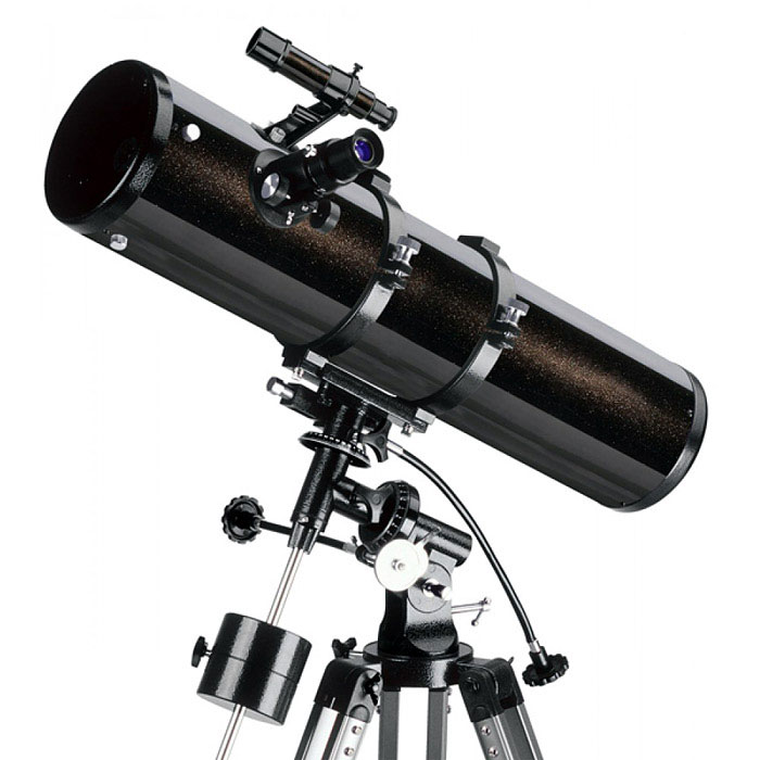 Sky-Watcher BK 1309EQ2 телескопBK 1309EQ2 Sky-Watcher BK 1309EQ2 телескопBK 1309EQ2Телескоп Sky-Watcher BK 1309EQ2 создан для изучения объектов дальнего космоса. С его помощью можно увидеть тусклые звезды, кометы, астероиды, сотни туманностей, звездных скоплений, галактик и многое другое. Труба устанавливается на жесткую экваториальную монтировку EQ2, которая позволяет с высокой точностью компенсировать суточное вращение небесных объектов.Эта модель представляет собой рефлектор Ньютона и позволяет получить яркое и чистое изображения без хроматических аберраций. Качество картинки будет максимальным при наблюдениях вдали от городской засветки. В комплект входят окуляры 25 мм и 10 мм – для обзорных наблюдений и детального изучения небесных тел.Монтировка оснащена механизмами тонких движений, позволяющими перемещать трубу плавно, без рывков. Дополнительно на ось прямого восхождения можно установить моторный привод (в комплект не входит). Алюминиевая тренога снабжена лотком для аксессуаров. Высота ножек треноги регулируется.