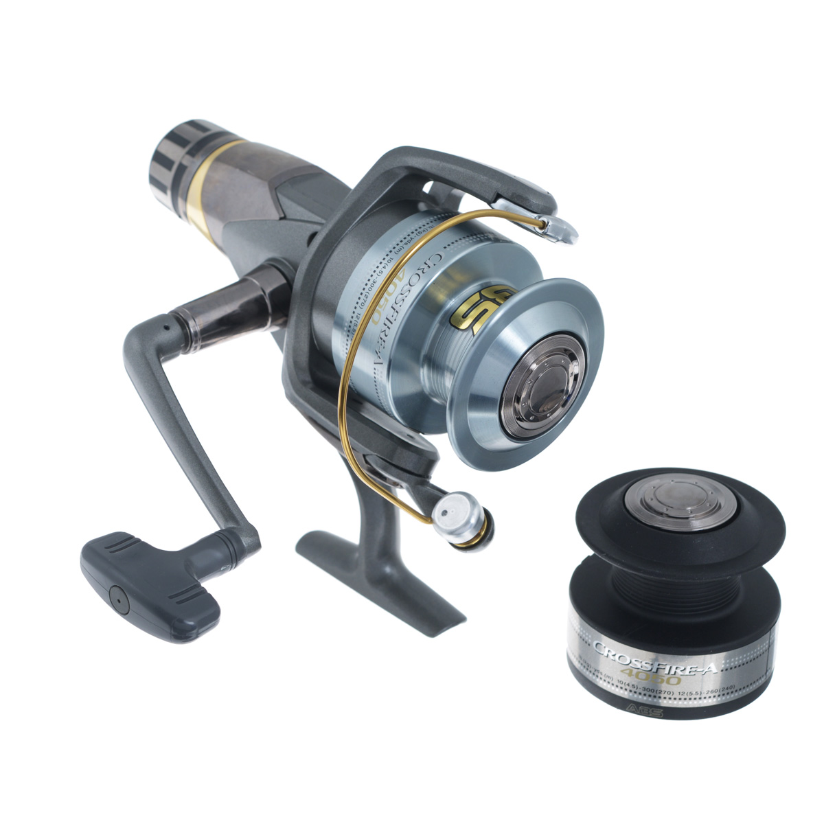 Катушка безынерционная Daiwa Crossfire 4050 A, цвет: темно-серый17827 Катушка безынерционная Daiwa Crossfire 4050 A, цвет: темно-серый17827Катушка Daiwa Crossfire 4050 A предлагает вам отличный уровень работы за разумную цену.Система ABS Anti Backlash.Противозакручиватель лески Twistbuster.3 шарикоподшипника.Реактивная система drag.Кнопка drag в мягкой оболочке.Ручка дужки с покрытием из нитрида титана. Вес катушки: 400 г.Емкость шпули: 0,3 мм - 270 м, 0,32 мм - 240 м, 0,35 мм - 190 м.Намотка за оборот ручки: 85 см. В комплекте поставляется бесплатная шпуля.
