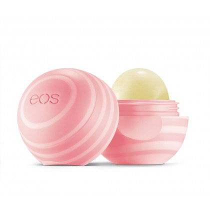 EOS Бальзам для губ Coconut Milk, 7 г5022 EOS Бальзам для губ Coconut Milk, 7 г5022EOS Бальзам для губ Coconut Milk содержит кокосовое масло. Бальзам на 95% органический, на 100% натуральный, не содержит парабенов и петролатум. Содержит антиоксиданты богатые витамином Е, успокаивающие масло ши и масло жожоба, EOS сохранит ваши губы увлажненными, мягкими и сенсационно гладкими. Необычный привлекательный дизайн, приятный на ощупь, тонкий аромат кокоса, любопытсво окружающих и Ваша улыбка - все это бальзам для губ EOS.