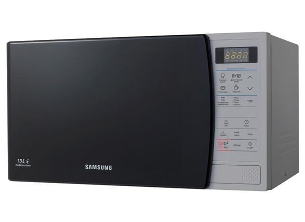 Samsung GE-83KRS-1/BW СВЧ-печьGE83KRS-1/BW Samsung GE-83KRS-1/BW СВЧ-печьGE83KRS-1/BWНа 3 л больше (Размер прежний - объем больше) Большинство покупателей хочет, чтобы их микроволновая печь обладала большой вместительностью, но в то же время была компактной. По высоте и ширине данная модель не отличается от 20-литровой, глубина печи увеличилась всего на 12 мм, за счет чего внутренний объем стал на 3 литра больше. Расширилась и полезная площадь камеры: теперь в печи могут с легкостью уместиться блюда до 388 мм в диаметре.БИОкерамическое покрытиеВо всех микроволновых печах Samsung, используется БИОкерамическое покрытие камеры. Этот материал экологически безопасен, его легко очищать от загрязнений. Он в 10 раз более устойчив к царапинам, чем, например, нержавеющая сталь. Покрытие прочное и гладкое, на нем почти не остается нагара. БИОкерамика обладает низкой теплопроводностью, это сокращает время приготовления и уменьшает теплопотери. Кроме того, БИОкерамическое покрытие обладает еще одним полезным свойством - материал препятствует размножению бактерий на 99,9%, что доказано исследованиями Лаборатории Хоэнштейн, Германия.Равномерное распределение тепла Инженеры компании Samsung постоянно совершенствуют и улучшают рабочие характеристики своей продукции, используя для этого самые новейшие технологии. Наша уникальная система тройного распределения микроволн (Triple Distribution System) обеспечивает равномерный прогрев продуктов, начиная от пиццы и кончая нагревом стакана молока. Пользуясь нашими микроволновыми печами, вы оцените удобство и комфорт процесса приготовления самых разнообразных блюд.