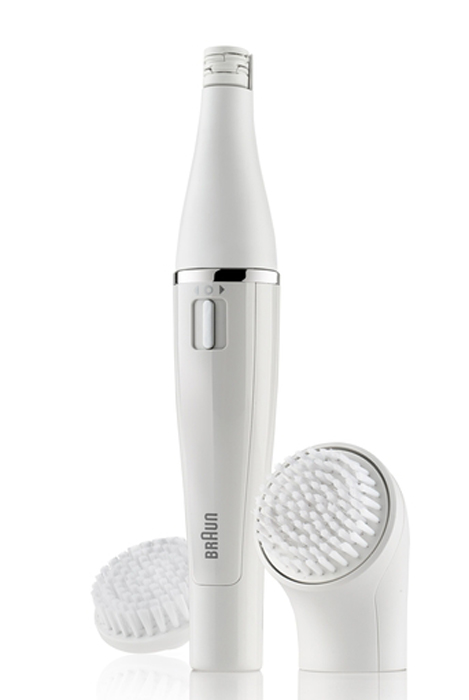 Braun SE 820 эпилятор для лица c очищающей насадкой81458347 Braun SE 820 эпилятор для лица c очищающей насадкой81458347 Точная эпиляция и глубокое очищение пор.Откройте безупречную гладкостьЭпилятор для лица Braun SE 820 благодаря двум переменным насадкам позволяет его использовать в качестве двух разных приборов. Эпилятор для лица удаляет волоски с корнем, а очищающая насадка гарантирует глубокое очищение. При помощи одного прибора ваше лицо станет безупречным, сияющим, идеальным. - Гарантия полного контроля и высокой точности при каждом движении благодаря гладкому и компактному дизайну Braun Face. - Захват ультратонких волосков (до 0,02 мм) благодаря уникальной насадке с 10 микроотверстиями. - Система 200 захватывающих движений в секунду гарантирует более быструю и аккуратную эпиляцию по сравнению с использованием обычного пинцета. - Щеточка для лица от Braun Face мягко восстанавливает идеальное сияние и чистоту кожи лица, бережно удаляя макияж и загрязнения. - Возможность использования приборов Braun Face во время душа из-за 100% водонепроницаемости. - Состав включает дополнительную сменную насадку.