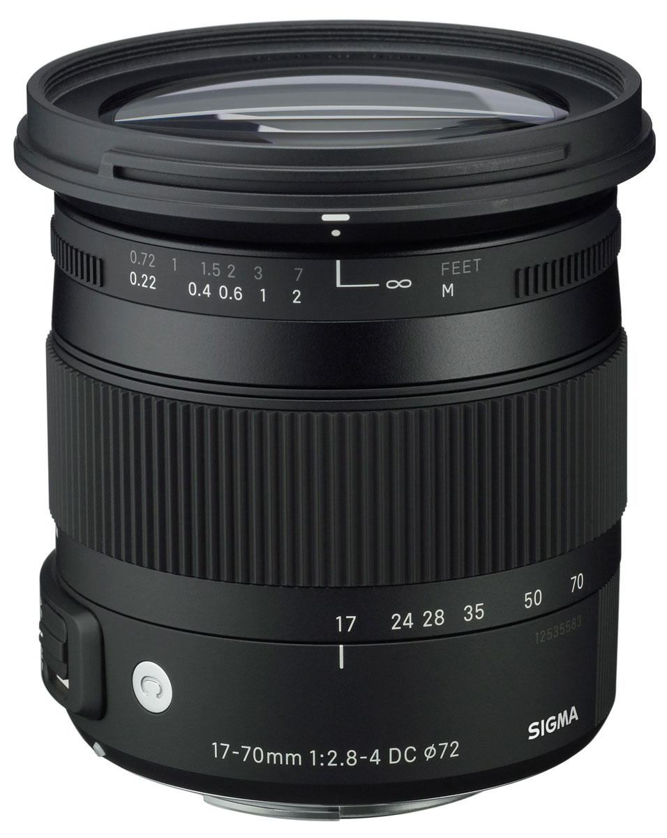 Sigma AF 17-70mm f/2.8-4 DC MACRO OS HSM New объектив для Nikon884955 Sigma AF 17-70mm f/2.8-4 DC MACRO OS HSM New объектив для Nikon884955Объектив Sigma AF 17-70mm F2.8-4 DC MACRO OS HSM линии Contemporary для фотокамер Nikon.Новая модель от Sigma имеет зум кратностью 4,1 с диапазоном фокусных расстояний 25,5 – 105 мм в 35 мм эквиваленте. Разработанный как универсальный объектив «на каждый день», удобный в бытовой съемке и путешествиях, он не спасует и при творческой работе. Светосила до F2.8 и широкие возможности в макросъемке найдут отклик у требовательных пользователей.В оптической схеме и механической конструкции применены передовые материалы и технологии. Из 16 оптических элементов, применяемых в конструкции,1 элемент из специального низкодисперсионного SLD-стекла, 2 элемента из FLD-стекла и 3 асферические линзы, одна из которых с двухсторонней асферикой. Особо можно отметить уникальноефлюоритоподобное низкодисперсионное стекло (FLD-стекло), оптические характеристики которого почти равны флюориту.В конструкции с такими элементами почти полностью скорректированы хроматические аберрации (хроматизм увеличения и положения) во всем диапазоне фокусировки: от бесконечности и до «макро». Коррекция осуществляется во всем диапазоне зумирования. Мягкое размытие предметов, находящихся не в фокусе, обеспечивается круглой 7-лепестковой диафрагмой. Минимальные значения диафрагменного числа обеспечивают хорошую светосилу и привлекательный эффект «боке».Супермногослойное просветление от SIGMA уменьшает блики и ореолы, а также обеспечивает резкие и высококонтрастные изображения во всем диапазоне зумирования даже в условиях контрового света.Для повседневного объектива малые размеры и вес имеют большое значение. Применение уменьшенного узла оптической стабилизации, модернизация оптической схемы позволили сделать объектив более компактным.В конструкции применен новый композитный материал TSC (термостабильный композит), по свойствам приближающийся к металлу, но при этом имеющий меньший вес. Это обеспечило большую долговечность деталей и уменьшениеразмеров фокусировочного и зумирующего колец. Размеры объектива на 30% меньше, чем у прежних аналогов.Остальная механика также на уровне: быстрый ультразвуковой приводавтофокуса, ручная коррекция фокусировки кольцом объектива, упрочненный латунныйбайонет, оптическая стабилизация по уникальной технологии SIGMA, прорезиненные элементы крепления лепестковой бленды. При съемке с рук функция оптической стабилизации позволяет использовать более длительные выдержки (компенсация до 4 ступеней экспозиции). Особенно ценна оптическая стабилизация при макросъемке, где размытие изображения от сотрясений камеры особенно заметно.