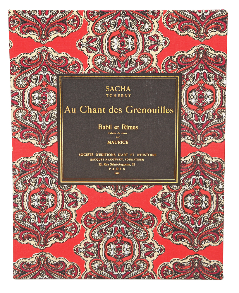 Песенки для лягушек. Au chant des grenouilles0120710 Песенки для лягушек. Au chant des grenouilles0120710Редкость.Прижизненное издание.Париж, 1923 год. Издательство Societe deditions dart et dhistoire.Издание с 10 автолитографиями с подкраской работы Б. Зворыкина, на отдельных листах.Профессиональный новодельный переплет.Сохранность хорошая.В 1920-е годы Париж продолжал еще оставаться художественной «столицей мира» - по крайней мере, для европейских художников. Кроме того,именно на это десятилетие приходится рекордное количество роскошно изданных книг, что делает этот период особенно интересным для изучения. Одним из ярких примеров таких изданий является представленная книга - перевод на французский стихотворения поэта-сатирика и детскогописателя Саши Черного «Песни для лягушек». Книга была издана в Париже в 1923 году. Перевод выполнил Maurice. Оформлено издание 10автолитографиями с подкраской работы художника-графика Бориса Зворыкина.Борис Зворыкин был одним из основоположников русского стиля в книжной иллюстрации и, пожалуй, лучший график-орнаменталист начала XXвека. Самобытное творчество художника до недавних пор могло быть оценено лишь немногими знатоками-коллекционерами - счастливымиобладателями редких и дорогостоящих изданий, выпущенных в дореволюционной Москве и в эмигрантском Париже.