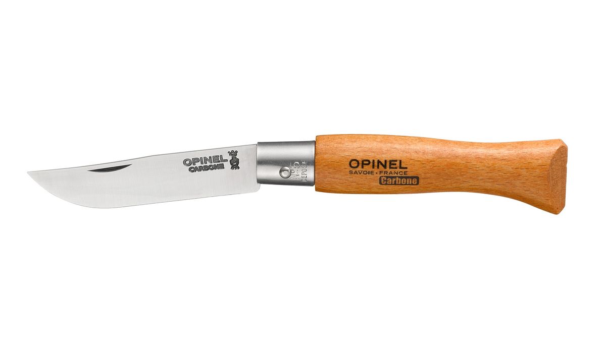 Нож Opinel n°5 углеродистая сталь 111050111050 Нож Opinel n°5 углеродистая сталь 111050111050Нож Opinel n°5 с лезвием из углеродистой стали. Нож n°5 не имеет фиксатора лезвия Viroblock из-за своего размера и назначения. Вы можете использовать его как брелок, как нож для заточки карандашей или как нож для бумаг. Углеродистая сталь ножа менее устойчива к корозии, на ней могут появиться пятна и разводы от лимонной кислоты, зато ее легко и быстро заточить. Характеристики ножа:Материал лезвия: сталь XC90 CarbonМатериал рукояти: букТип ножевого замка: без замкаПриспособление для открытия клинка: насечка на лезвииДлина лезвия, см: 6Длина ножа, см: 14Ширина лезвия, см: 1,2Длина в сложенном положении, см: 8Вес, г: 15