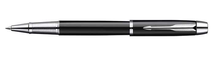 Parker Ручка-роллер IM Black CTPARKER-S0856350 Parker Ручка-роллер IM Black CTPARKER-S0856350Данный пишущий механизм имеет латунный корпус, вскрыт качественным лаком черного цвета и снабжён съемным колпачком. Современный дизайн ручки и совсем небольшая стоимость приятно удивят вашего приятеля, когда он придёт в первый день на занятия университета и вы вручите ему эту нужную скромную вещь.Механизм: съемный колпачокЦвет корпуса: черный/серебряныйЦвет стержня: черный (другие продаются отдельно)Толщина корпуса: стандартнаяМеханизм: съемный колпачок.Комплектация: Ручка со стержнем, подарочная коробка, руководство по эксплуатации с гарантийным талоном.
