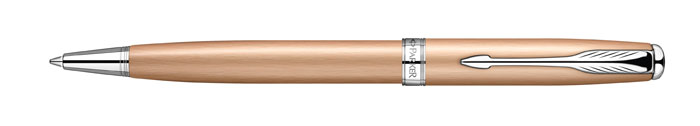 Parker Ручка шариковая Sonnet Pink Gold PVD CTPARKER-S0947290 Parker Ручка шариковая Sonnet Pink Gold PVD CTPARKER-S0947290Вы себе представляете жизнь без ручки для письма? Сомневаюсь, что такое возможно. Даже в наш век прогресса и развивающихся компьютерных технологий без шариковой ручки никуда. Шариковая ручка наверное самый простой пример из разряда канцтовары. Придумали ее очень давно. По своим свойствам и удобности она заменила гусиные перья и чернила. Механизм: поворотного действияЦвет корпуса: розовыйЦвет чернил: Черный (другие продаются отдельно).Толщина корпуса: стандартнаяКорпус: легированная сталь.Отделка: металлизированное блестящее PVD-покрытие цвета розового золота с вертикальной специальной полировкой, отдельные элементыдизайна - никеле-палладиевое покрытие.Размеры ручки: длина - 146 мм, максимальная ширина (диаметр) - 15 ммЦвет: розовое золото / хром.Особенности: используются стандартные стержни для шариковых ручек Parker.