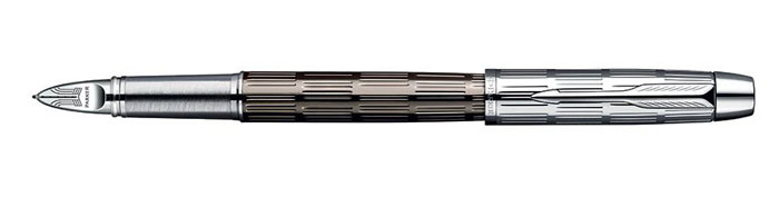 Parker Ручка перьевая 5th mode IM Premium Twin ChiselledPARKER-S0976070 Parker Ручка перьевая 5th mode IM Premium Twin ChiselledPARKER-S0976070Мельчайшие детали отделки, великолепная гравировка, символика бренда – все эти элементы создают притягательный внешний вид ручки, вызывающий восхищение. Идеальный бизнес подарок.Наконечник Parker 5TH- интенсивные черные и синие чернила - технология Parker 5TH ;- состоит из гибкого наконечника, взаимодействующего с украшенной выгравированной стрелой Parker металлическим пером;- гарантирует ни с чем не сравнимое ощущение мягкости и скольжения при письме, яркий и четкий штрих;- с первых слов приспосабливается к любому почерку;- использует ультрасовременную технологию.Комплектация: Ручка, один стержень черного цвета, подарочная коробка и руководство по эксплуатации с гарантийным талоном.Гарантия производителя: Два (2) года со дня покупки.