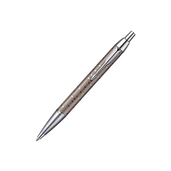 Parker Ручка шариковая IM Premium Brown ShadowPARKER-S1906779 Parker Ручка шариковая IM Premium Brown ShadowPARKER-S1906779Механизм ручки: шариковая, нажимной механизмМатериал корпуса: Анодированный АлюминийПокрытие корпуса: Алюминий/специальная гравировка Материал отделки деталей корпуса: Хром Выгравированный логотип PARKER на декоративном хромированном кольцеКомплектация: Фирменная упаковка, руководство по эксплуатации с гарантийным талоном.Оригинальная гравировка, имитирующая полоски легендарной модели Parker Vacumatic.