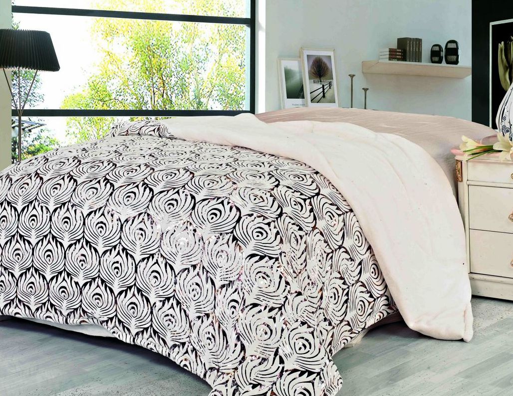 Покрывало Magic Dreams Plume, цвет: молочный, коричневый, 200 см х 230 см42459 Покрывало Magic Dreams Plume, цвет: молочный, коричневый, 200 см х 230 см42459Покрывало Magic Dreams Plume изготовлено из 100% полиэстера. С лицевой стороны изделия - флок с высококачественной лазерной печатью дизайна (с эффектом металлографии). С оборотной стороны - однотонный микрофайбер, не менее нежный и приятный. Благодаря своей структуре покрывало отлично удерживает тепло и создает неповторимый уют в вашей спальне.