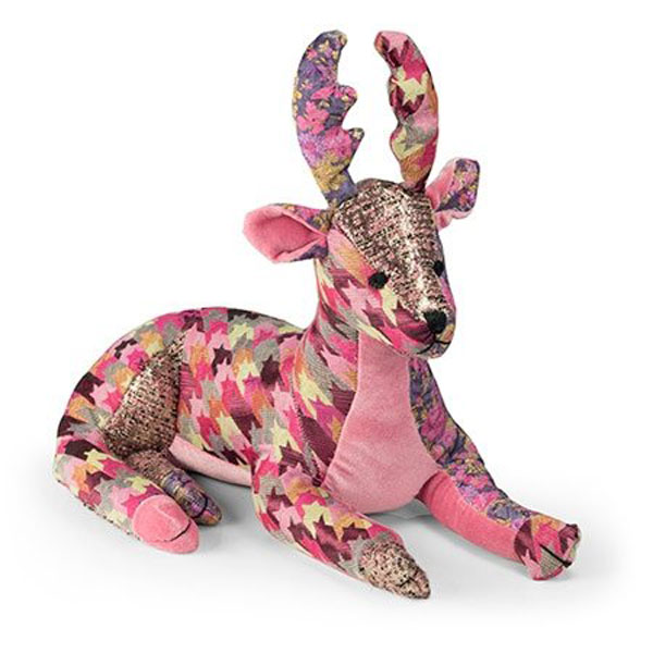 Стоппер для двери Andrews Patchwork Deer, длина 40 смDSPCH01 Стоппер для двери Andrews Patchwork Deer, длина 40 смDSPCH01Оригинальный дверной стоппер Andrews Patchwork Deer выполнен из полиэстера. Благодаря наполнителю из песка стоппер тяжелый и устойчивый. Это поможет вам защитить двери и стены от различных повреждений, сколов и царапин. Такой ограничитель не только послужит по своему прямому назначению, но и стильно дополнит интерьер помещения. Длина: 40 см.