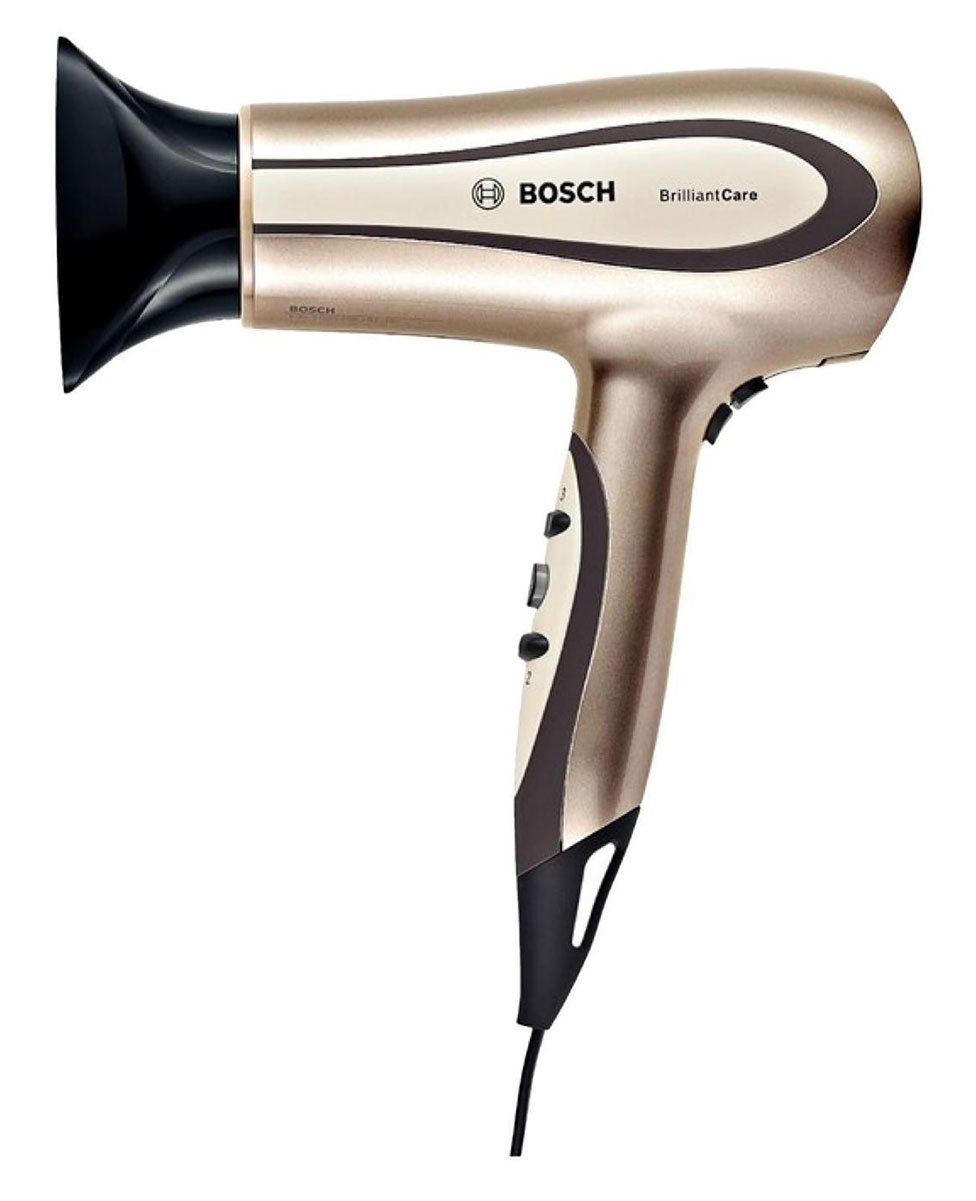 Bosch PHD-5980 BrilliantCare Hairtype фенPHD5980 Bosch PHD-5980 BrilliantCare Hairtype фенPHD5980Фен Bosch PHD 5980 BrilliantCare Hairtype, имея два независимых регулятора скорости и температуры воздушных потоков, обеспечивает возможность создавать укладки совершенно разных типов. Мощность фена составляет 2200 Вт, что является его неоспоримым преимуществом перед конкурентами. Съемная решетка воздухозаборника обеспечивает удобство чистки фена. Отдельная кнопка холодного обдува даёт возможность использовать холодные потоки для фиксации причёски. Начинать сушку волос при низкой температуре под сильными струями воздуха, постепенно увеличивать нагрев, что в итоге зафиксирует объем и прическу. Насадка-концентратор и диффузор с большим количеством длинных пальцев помогают надёжно фиксировать укладку волос в прическах. Функция ионизации, которой оборудован фен, делает волосы легче расчесываемыми, уменьшает статический заряд в волосах, убирая эффект живых волос. Обеспечивает поддержку и защиту цвета волос. Способствует сохранению эпителия при укладках. Кнопка Turbo включает быстро наиболее мощный воздушный поток. Длина кабеля составляет 1,8 м, кабель гибкий и удобный, кроме того, предусмотрена петля-вешалка.