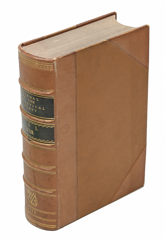 Journal of the Royal Statistical Society. Vol. LXXIII, year 19100120710 Journal of the Royal Statistical Society. Vol. LXXIII, year 19100120710Лондон, 1910 год. Издание Королевского статистического общества.Типографский переплет. Бинтовой корешок.Сохранность хорошая.Вашему вниманию предлагается 73 том периодического издания английского Королевского статистического общества Journal of the Royal StatisticalSociety за 1910 год.Королевское статистическое общество (Royal Statistical Society) - научное статистическое общество и профессиональная ассоциация статистиковВеликобритании.Основано в 1834 году как Лондонское статистическое общество с целью сбора данных о населении. Исследования в области математическойстатистики стали проводиться только спустя несколько десятилетий. В 1887 году Лондонское статистическое общество на основании королевскойграмоты было преобразовано в Королевское статистическое общество, и в 1993 году было объединено с британской ассоциациейпрофессиональных статистиков - Институтом статистиков. Королевское статистическое общество занимается научными исследованиями, организует ежегодные конференции, издаёт «Журнал Королевскогостатистического общества». За достижения в области статистики Королевское статистическое общество проводит ежегодные награждениямедалью Гая (в честь Уильяма Гая).Не подлежит вывозу за пределы Российской Федерации.