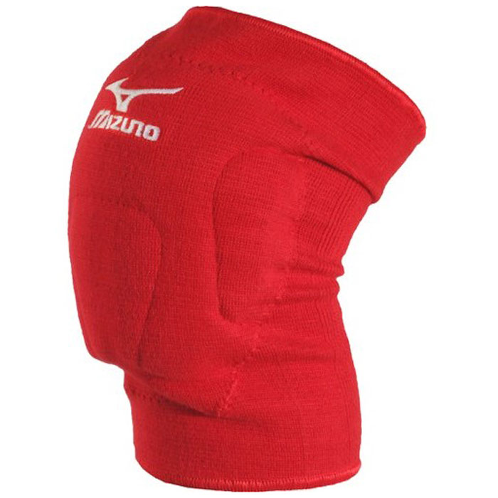 Наколенники волейбольные Mizuno VS1 kneepad, цвет: красный, 2 шт. Размер LZ59SS891-62 Наколенники волейбольные Mizuno VS1 kneepad, цвет: красный, 2 шт. Размер LZ59SS891-62Материал VS-1 поглощает энергию удара за счет сопротивления остаточной деформации сжатия, гасит удар и обеспечивает защиту в зонах особо сильных ударных нагрузок. По сравнению с использованием традиционного EVA (этиленвинилацетат) этот материал снижает отдачу от удара и продлевает срок службы наколенников.Система желобков Mizuno Plus позволяет колену и наколеннику работать как единое целое, что обеспечивает большую подвижность.Для предотвращения натирания колена, создана система отверстий, расположенных по всей площади наколенника, которые отводят тепло и влагу.
