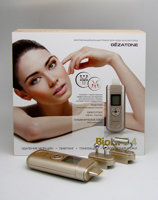 Gezatone Массажер для лица Beauty Iris Gezatone m7091301089S Gezatone Массажер для лица Beauty Iris Gezatone m7091301089SМиниатюрный аппарат для безоперационной подтяжки Gezatone Beauty Iris избавит Вас от морщин, устранит признаки увядания, повысит тонус кожи лица, шеи и области декольте.Подтянуть за короткий срок овал лица, повысить тонус мышц, вернуть упругость кожи и уменьшить морщины, - все это возможно с многофункциональным аппаратом Gezatone Beauty Iris.В аппарате Gezatone Beauty Iris сочетаются три популярных и эффективных профессиональных методики: гальванические токи - питание, увлажнение кожи, микротоки - безоперационная подтяжка лица, микротоки Лотти - разглаживание морщин. Три сменных насадки обеспечивают комфортное и эффективное воздействие аппарата в каждой из методик. Благодаря правильно подобранной программе воздействия, достигнутый результат после использования аппарата Gezatone Beauty Iris сохраняется до нескольких месяцев. Аппарат также можно использовать в целях профилактики появления морщин.Гальванические токи:Гальванические токи усиливают проникновение в кожу косметических средств, повышают их эффективность. Стимулируют выработку собственного коллагена и эластина, что очень важно для сохранения упругости, эластичности и тонуса кожи. Функция гальванических токов восстанавливает нарушенное питание и интенсивно увлажняет кожу, улучшает цвет лица, возвращает коже сияющий и свежий вид. Гальванические токи являются прекрасным транспортом для вводимых в кожу питательных средств, стимулируют обмен веществ и приводят в тонус ослабленные мышцы.Микротоки:Восстанавливают состояние всех слоев кожи, тонизируют мышцы, нормализуют микроциркуляцию и лимфоток. Микротоки позволяют быстро и эффективно повысить тонус кожи и мышц, устранить отеки и дряблость, укрепить и подтянуть мышцы лица, скорректировать овал лица и придать лицу свежий здоровый вид. Микротоки воздействуют на все слои кожи и даже на клеточном уровне, поэтому все процедуры имеют очень длительный положительный эффект. Разглаживание (ридолиз) морщин:Максимально эффективная коррекция морщин, в основе которой лежит использование микротоков Лотти (воздействие только на морщины). В результате воздействия в коже усиливаются процессы выработки коллагена и эластина. Волокна молодого коллагена и эластина заполняют морщину изнутри, разглаживая рельеф кожи и устраняя морщину. Это - альтернатива контурной пластики, отличие в том, что коллаген и эластин вырабатываются в организме естественным способом, а не поступают извне. Эффект заметен после первой процедуры. Электроды аппарата располагаются вдоль морщинки, и уже после первой процедуры глубина морщинки значительно сокращается, благодаря выработке коллагена во внутренних слоях эпидермиса непосредственно в области морщинки. По сути, эта методика - альтернатива хирургической подтяжки кожи лица.С этим аппаратом Вы получаете косметический салон у Вас дома! Теперь Вы можете сами проводить процедуры для восстановления тонуса и упругости кожи, разглаживания морщинок, моделирования овала лица, восстановления и оздоровления кожи лица. Не бойтесь выражать свои эмоции, улыбайтесь и морщите лоб, грустите и щурьтесь от солнечных лучей, и не беспокойтесь о морщинах. Их устранит аппарат Gezatone Beauty Iris. А главное, эффект от применения аппарата будет заметен уже после первой процедуры.Благодаря аппарату Gezatone Beauty Iris Ваша кожа засияет молодостью и красотой!Не рекомендуется использовать прибор- при беременности- при наличии острых воспалительных процессов - при наличии поврждений, заболеваний, ожогов в месте воздействия - после приема успокоительных, болеутоляющих, снотворных средств и алкоголя - при использовании кардиостимуляторов или диабете использование прибора допускается только с разрешения врача.