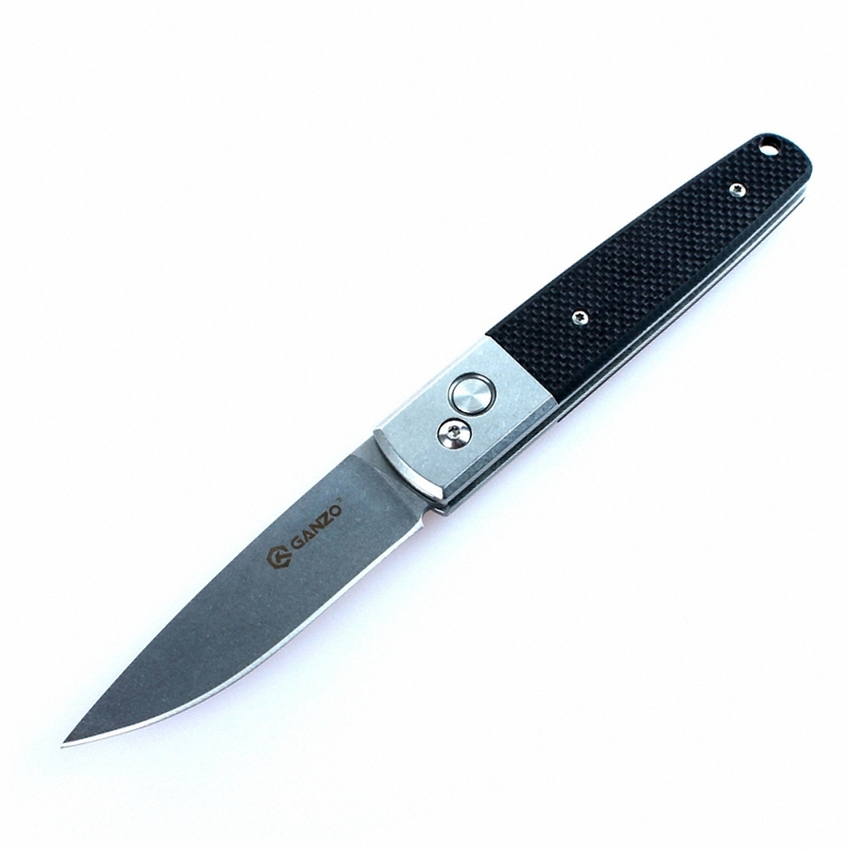 Нож Ganzo G7212 черныйG7212-BK Нож Ganzo G7212 черныйG7212-BKКомпания Ganzo продолжает пополнять линейку практичных и функциональных складных ножей. В этот раз к ассортименту товаров присоединился нож Ganzo 7212. Данный клинок ориентирован на туристов, любителей рыбной ловли и других видов активного отдыха за пределами города. Он удобный, практичный, надежный, а помимо того, достаточно привлекательный в плане дизайна.Ganzo 7212 изготовлен в классическом стиле. Его клинок получил прямую заточку, которая считается наиболее универсальной и подходит для работы с подавляющим числом материалов. Тип обработки поверхности лезвия — шлифовка stone-washed. Ну а в качестве материала для него используется нержавеющая сталь 440С. Клинок из этого сплава не требует особого ухода и долгое время остается острым даже при работе с твердыми материалами. Твердость же самого металла составляет 58-60 HRC.Рукоятка ножа Ganzo 7212 — комбинированная. Частично для ее изготовления используется та же сталь 440С. Остальные детали сделаны из современного композитного стеклопластика под названием G10.Нож фиксируется в рабочем или закрытом состоянии за счет замка Auto Lock. Это один из наиболее надежных механизмов, который, тем не менее, позволяет легко открыть нож одной рукой.Особенности:для клинка используется сталь 440С (нержавейка); твердость клинка составляет 58-60 HRC; длина лезвия — 8,5 см; вес ножа — 135 г; рукоятка изготовлена из стали и стеклопластика; заточка прямого типа; складной нож с фиксатором Auto Lock Гарантия: Каждый покупатель ножа Ganzo 7212 получает гарантию на него, которая остается действительной в течение 12 месяцев. Состав материала: Сталь клинка — 440C, материал рукоятки — G10