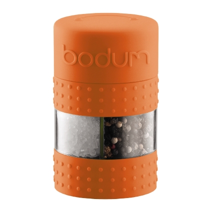 Мельница для перца и соли Bodum Bistro, цвет: оранжевыйA11368-116-Y15 Мельница для перца и соли Bodum Bistro, цвет: оранжевыйA11368-116-Y15Мельница для соли и перца Bodum Bistro, выполненная из прозрачного стекла и пластика, резины и стали, позволяет солить и перчить одновременно - это превосходное партнерство. В верхней части мельницы имеется силиконовая вставка. Мельница легка в использовании: одним поворотом силиконовой части мельницы приспособление переключается с солонки на перечницу, и вы сможете поперчить или добавить соль по своему вкусу в любое блюдо. Прочный керамический механизм позволяет молоть практически без усилий.Благодаря прозрачной конструкции легко определить, когда соль или перец заканчиваются. Оригинальная мельница модного дизайна будет отлично смотреться на вашей кухне.Мельница уже содержит внутри соль и перец.Размер мельницы: 6,5 см х 6,5 см х 11 см.