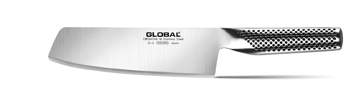 Нож для нарезки овощей Global, длина лезвия 18 см. G-5G-5 Нож для нарезки овощей Global, длина лезвия 18 см. G-5G-5Бренд Global выбор многих поваров со всего мира, ножи этого производителя известны своей универсальностью и исключительной ловкостью.Отличительной чертой японских ножей Global являются их рукоятки и уникальная бесшовная конструкция. Рукоятки и лезвия изготовлены из одного, цельного полотна нержавеющей стали, что делает ножи максимально гигиеничными и прочными. На них не скапливается грязь, и их очень легко мыть. Покрытие рукоятки специальными ямочками-впадинами, обеспечивает удобный и надежный захват.Лезвие изготовлено из специального материала Cromova 18 Sanso, который состоит из трех слоев нержавеющей стали (центрального и двух боковых). Центральный слой режущей поверхности сделан из нержавеющей стали Cromova 18 (хром, молибден, ванадий) с твердостью по шкале Роквелла 58-59 единиц и заточен к острому краю, что дает удивительные результаты при резке. Этот слой заключен между двумя боковыми слоями более мягкой нержавеющей стали SUS 410, что помогает защитить лезвие от скалывания и коррозии. Еще одной важной отличительной характеристикой ножа является его идеальная балансировка. Полая ручка ножа заполнена песком, количество которого точно рассчитано, чтобы обеспечить наиболее оптимальное соотношение веса лезвия и рукоятки. Этот метод позволяет добиться максимально точной балансировки.Не рекомендуется использование в посудомоечной машине.Общая длина ножа: 30 см.