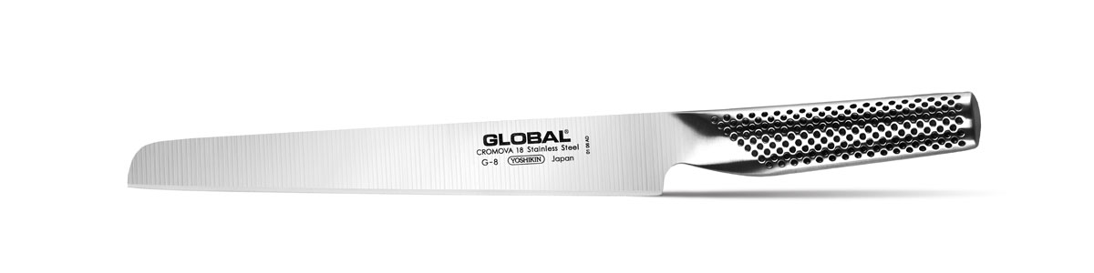 Нож для мяса Global Roast Slicer, длина лезвия 22 смG-8 Нож для мяса Global Roast Slicer, длина лезвия 22 смG-8Бренд Global выбор многих поваров со всего мира, ножи этого производителя известны своей универсальностью и исключительной ловкостью.Отличительной чертой японских ножей Global являются их рукоятки и уникальная бесшовная конструкция. Рукоятки и лезвия изготовлены из одного, цельного полотна нержавеющей стали, что делает ножи максимально гигиеничными и прочными. На них не скапливается грязь, и их очень легко мыть. Покрытие рукоятки специальными ямочками-впадинами, обеспечивает удобный и надежный захват.Лезвие изготовлено из специального материала Cromova 18 Sanso, который состоит из трех слоев нержавеющей стали (центрального и двух боковых). Центральный слой режущей поверхности сделан из нержавеющей стали Cromova 18 (хром, молибден, ванадий) с твердостью по шкале Роквелла 58-59 единиц и заточен к острому краю, что дает удивительные результаты при резке. Этот слой заключен между двумя боковыми слоями более мягкой нержавеющей стали SUS 410, что помогает защитить лезвие от скалывания и коррозии. Еще одной важной отличительной характеристикой ножа является его идеальная балансировка. Полая ручка ножа заполнена песком, количество которого точно рассчитано, чтобы обеспечить наиболее оптимальное соотношение веса лезвия и рукоятки. Этот метод позволяет добиться максимально точной балансировки.Не рекомендуется использование в посудомоечной машине.